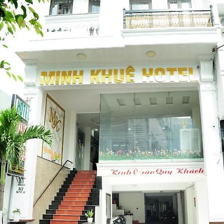 Minh Khue Hotel Куинён Экстерьер фото