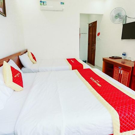 Minh Khue Hotel Куинён Экстерьер фото