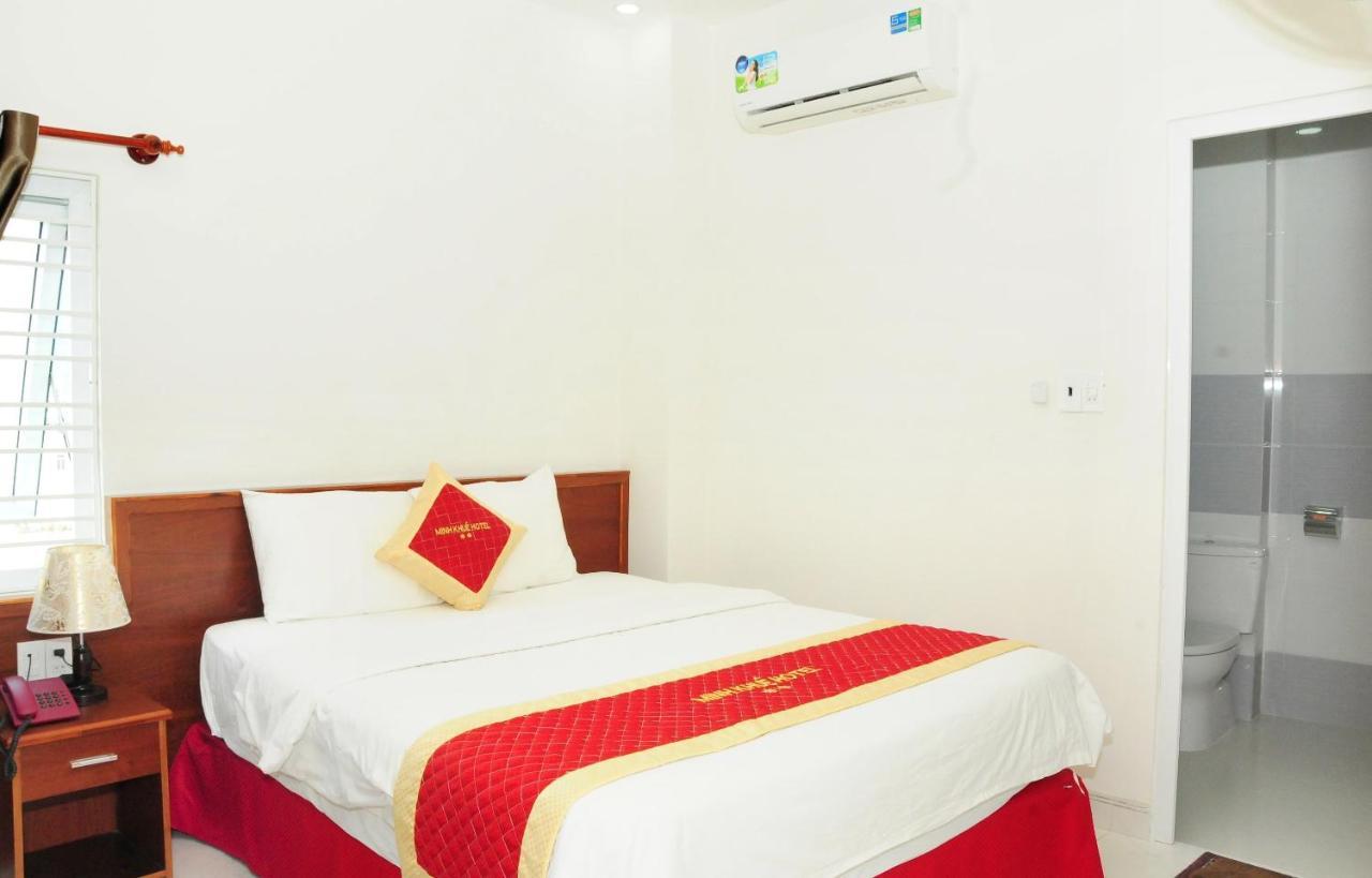 Minh Khue Hotel Куинён Экстерьер фото