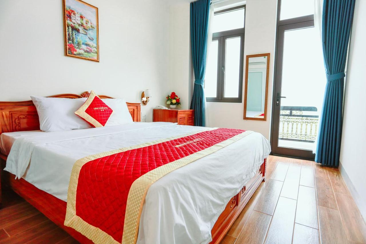 Minh Khue Hotel Куинён Экстерьер фото