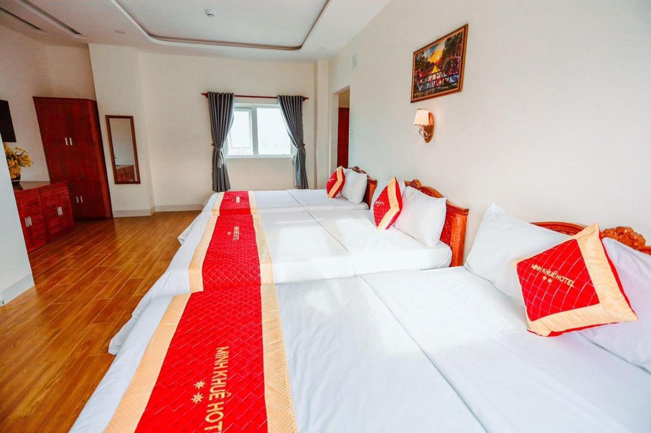 Minh Khue Hotel Куинён Экстерьер фото