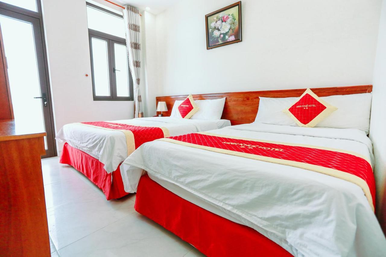 Minh Khue Hotel Куинён Экстерьер фото