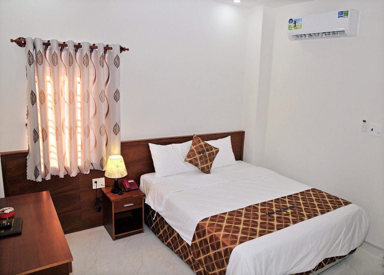 Minh Khue Hotel Куинён Экстерьер фото