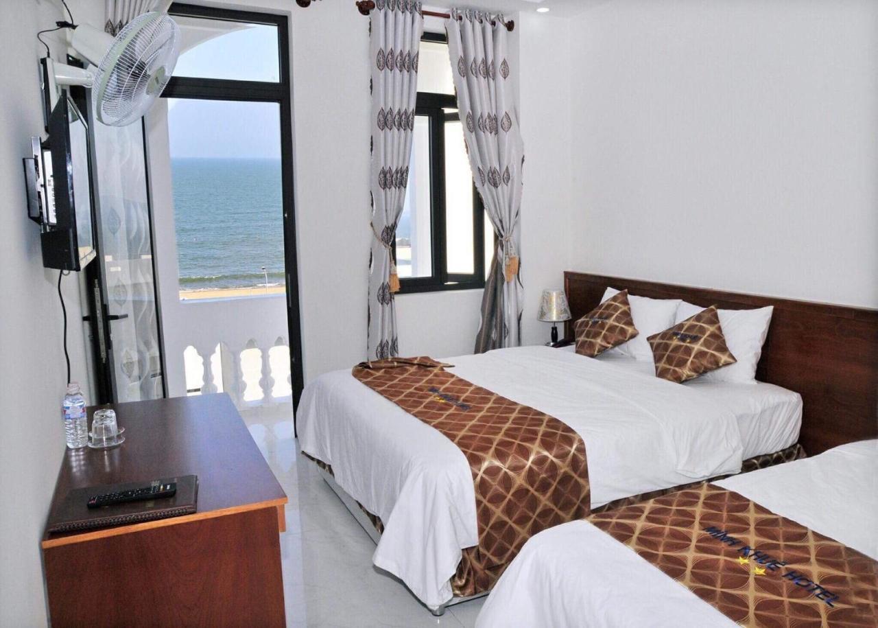 Minh Khue Hotel Куинён Экстерьер фото